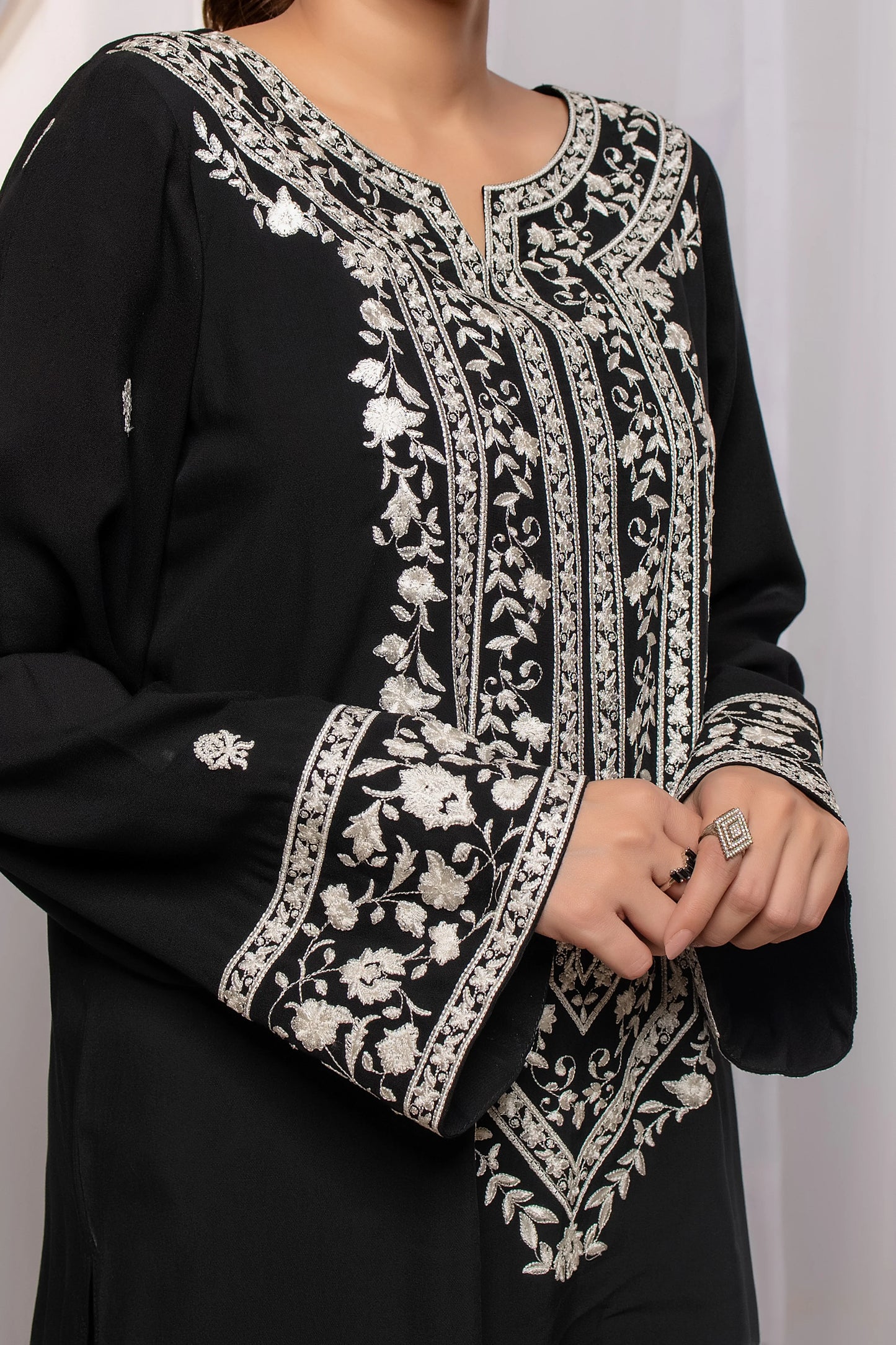 Black Aura 3pc  (Farshi Shalwar)