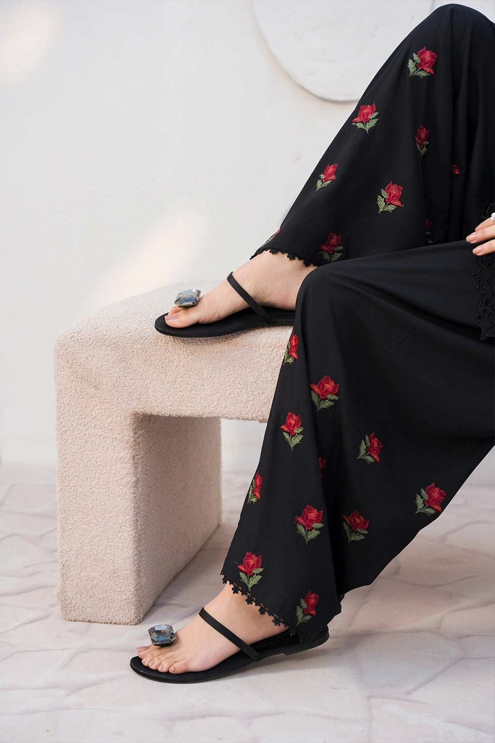 OASIS 2-PIECE EMBROIDERED