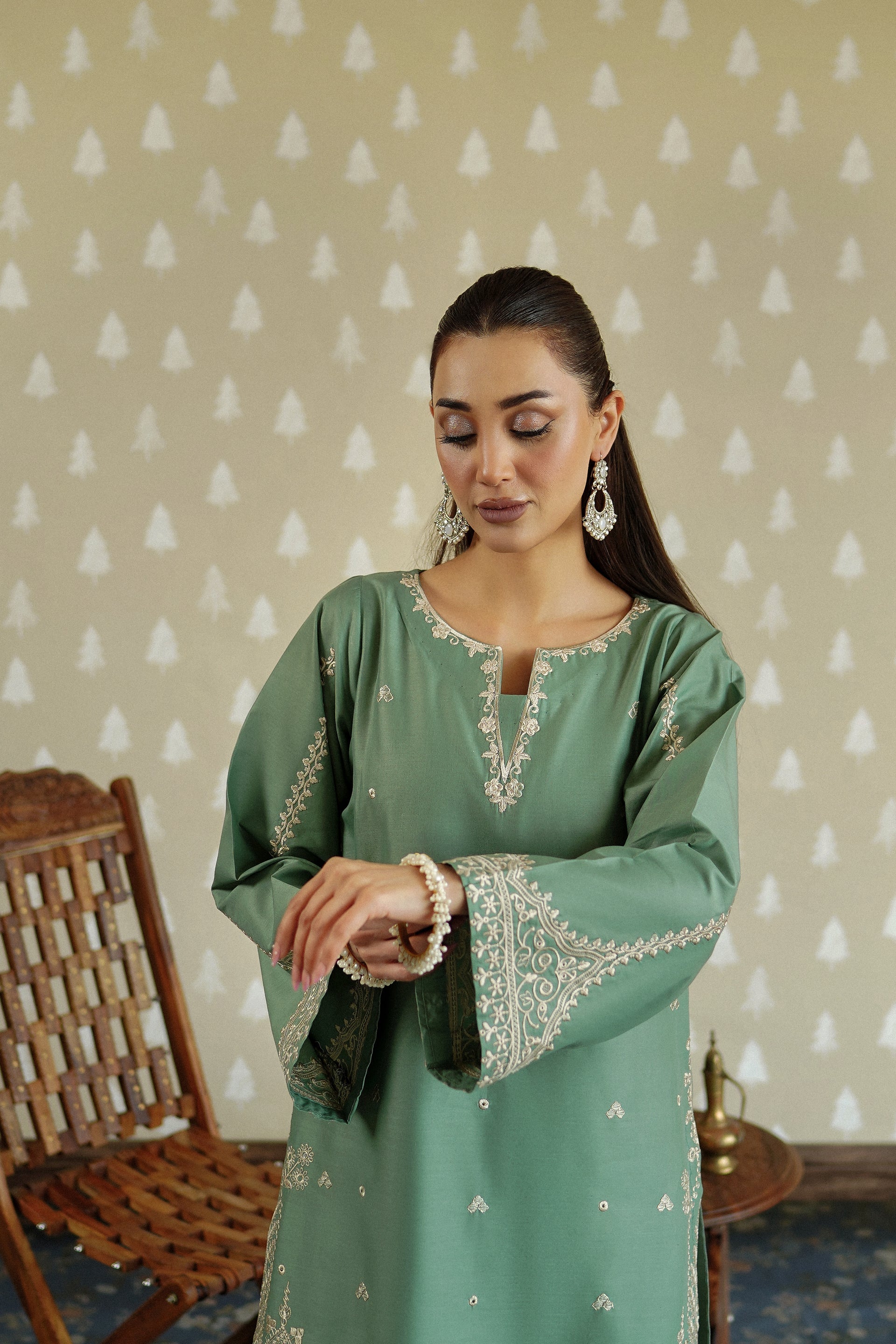 DIYAR 2-PIECE EMBROIDERED